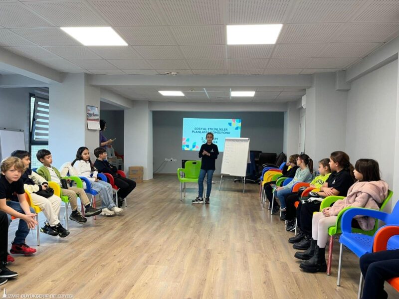 Aralık ayı komisyon toplantılarını tamamlayan İzmir Çocuk Meclisi’nde seçim heyecanı