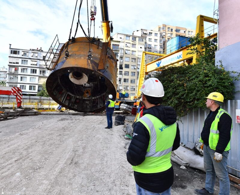 İzmir Büyükşehir Belediyesi’nin yapımını sürdürdüğü Buca Metrosu'nun tünel kazıları devam