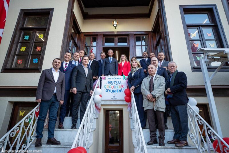CHP Genel Başkanı Özgür Özel,  “Körfez'i temizleme görevi bakanlıkta.
