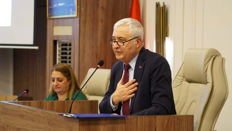 Kemalpaşa Belediyesi’nde yeni yılın ilk meclis toplantısı, Belediye Başkanı Mehmet