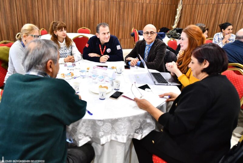İzmir Büyükşehir Belediyesi, alanında uzman isimlerin katılımıyla İleri Yaş Çalıştayı