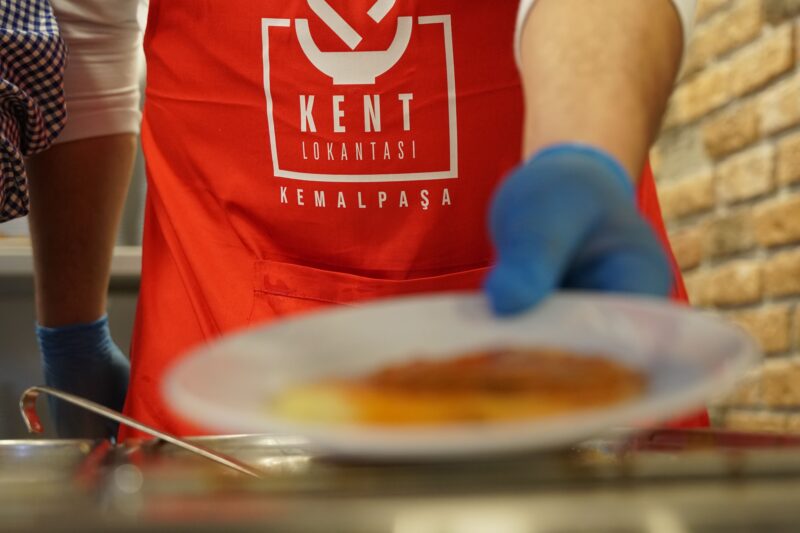 Kemalpaşa Belediyesi’nin hayata geçirdiği Kent Lokantası, sağlıklı ve uygun fiyatlı
