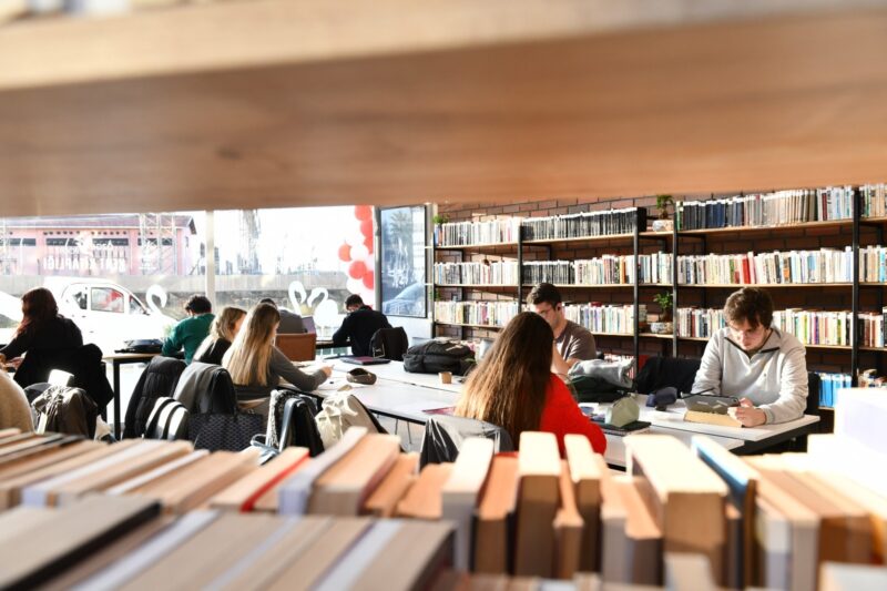 İzmir'de eğitim ve kültür hayatına önemli bir katkı sağlayacak olan