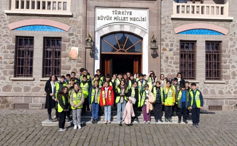 Ankara Büyükşehir Belediyesi’nin desteğiyle düzenlenen etkinliklerde, öğrenciler başkentin tarihi mekanlarını