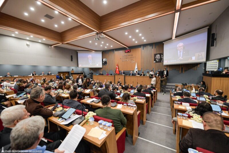 İzmir Büyükşehir Belediye Meclisi’nin 2025 yılındaki ilk birleşiminde kentsel dönüşüm
