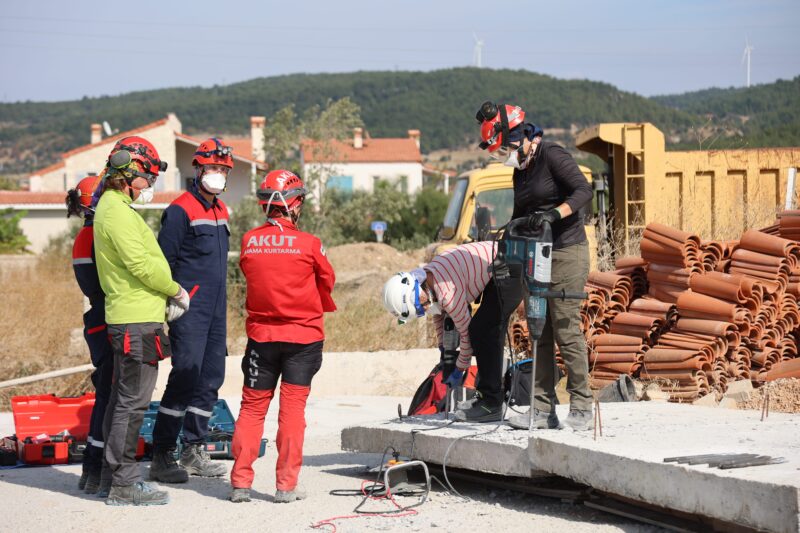 Urla Belediye Başkanı Selçuk Balkan, AKUT ile imzalanan iş birliği