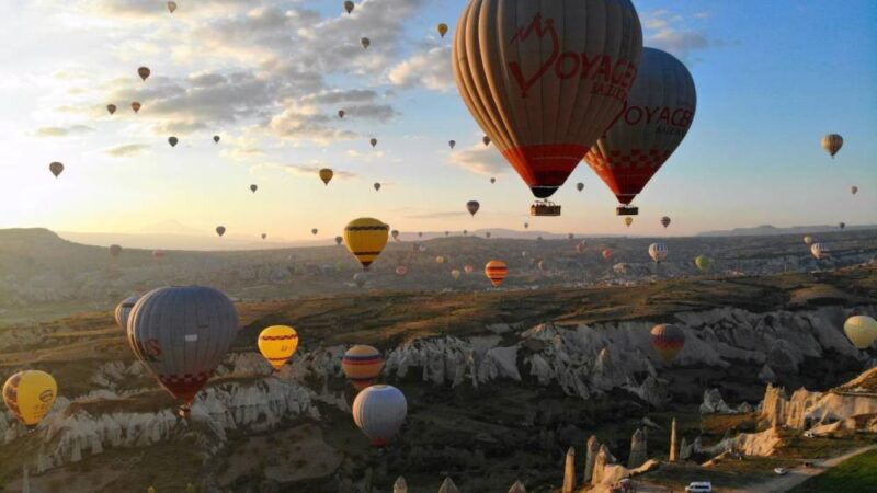 Türkiye, 2024 yılında sıcak hava balon turizminde 933 bin yolcu