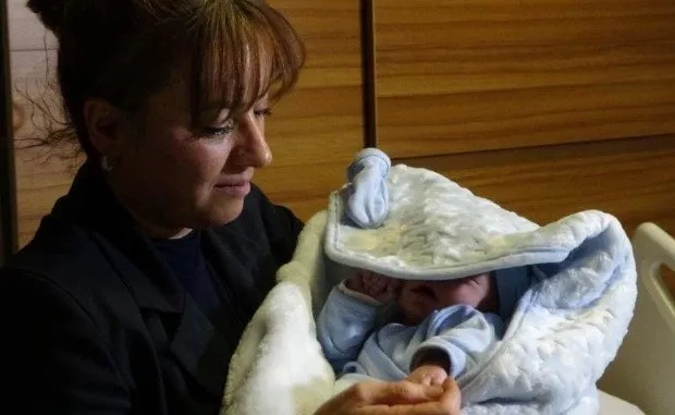 Yeni yılın ilk bebeği 3 kilo 440 gram olarak dünyaya