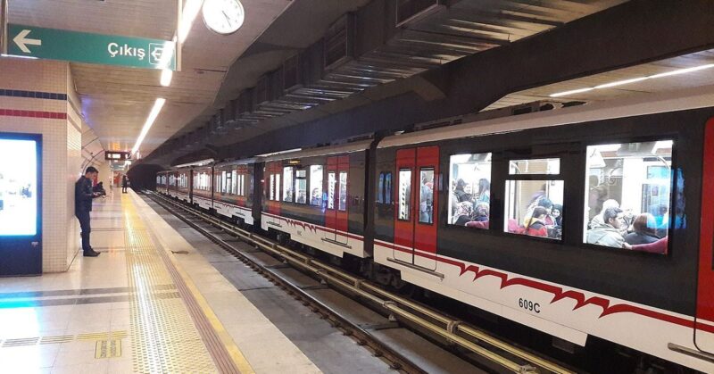 Sosyal medya hesabından bir duyuru yayınlayan İzmir Metro, bugünden itibaren