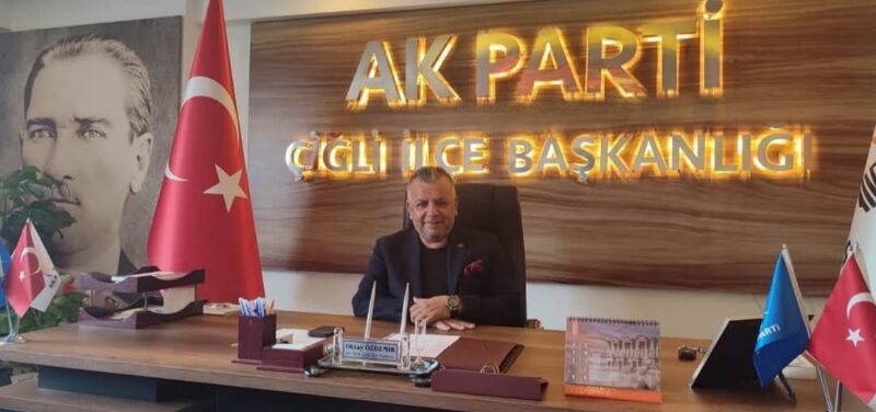 Ak Parti Çiğli İlçe Başkanı Oktay Özdemir, yaptığı açıklamada, siyasetçi