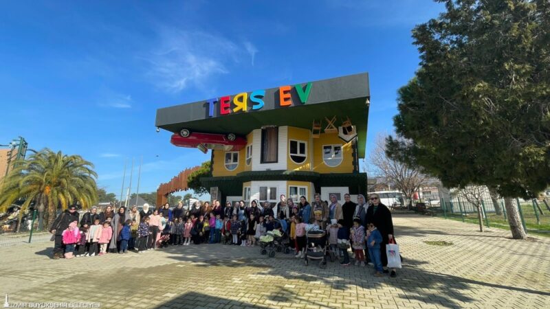 İzmirli çocuklar, yarıyıl tatilini İzmir Büyükşehir Belediyesi’nin etkinlikleriyle hem eğlenerek