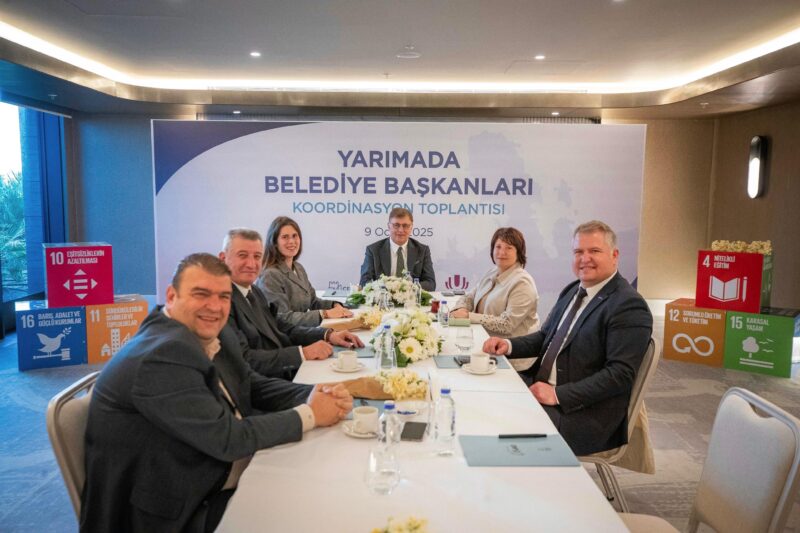 Yarımada Belediye Başkanları Koordinasyon Toplantısı, Çeşme Belediyesi ev sahipliğinde gerçekleştirildi.