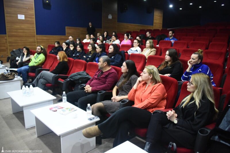 İzmir Büyükşehir Belediyesi “kadın dostu kent” yaklaşımıyla kent genelinde toplumsal