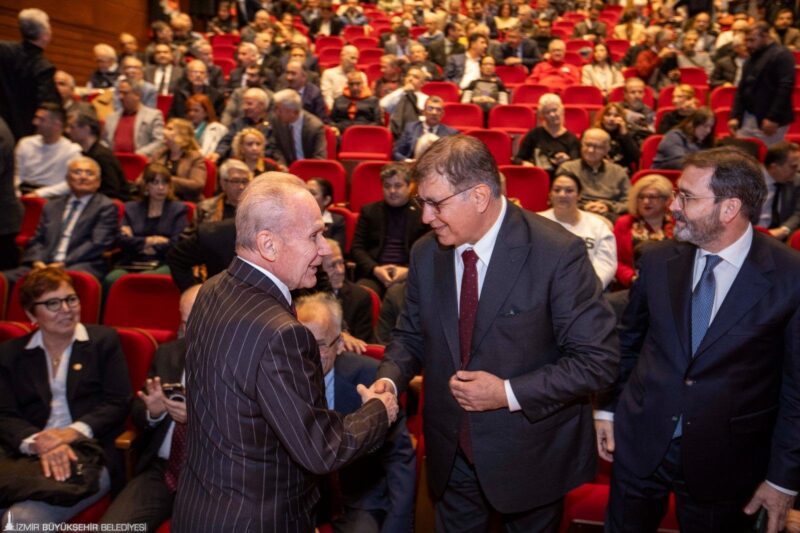 “Yerel Reform Buluşmaları”nda konuşan İzmir Büyükşehir Belediye Başkanı Dr. Cemil