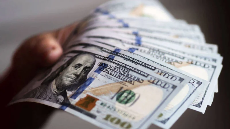 Dolar/TL, dün yatay seyirle 35,5670'den kapanırken, bugün bankalararası piyasanın açılışında