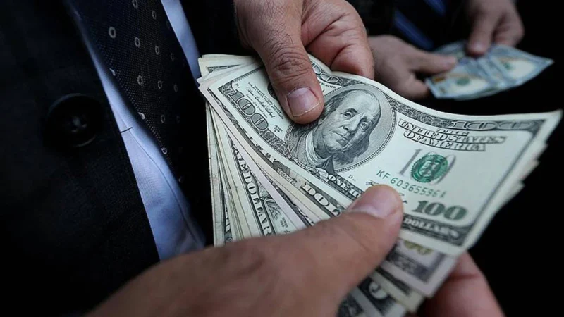 Dolar/TL, dün yüzde 0,1 azalışla 35,3044'ten kapanırken, bugün bankalararası piyasanın