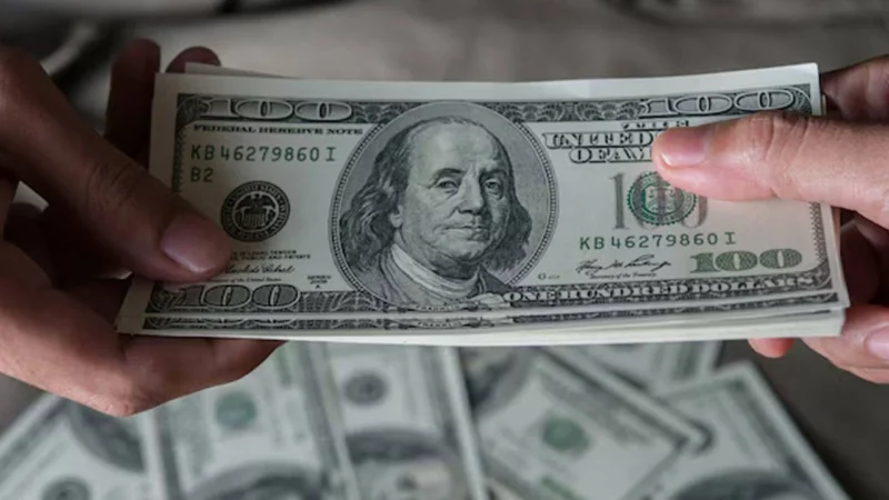 Liranın dolar ve euro karşısındaki eriyişi devam ediyor. İstanbul serbest