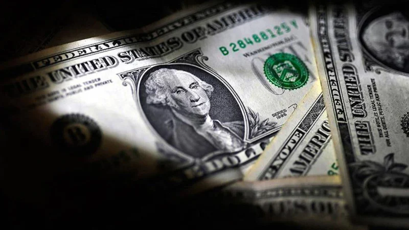Liranın dolar ve euro karşısındaki eriyişi devam ediyor. İstanbul serbest