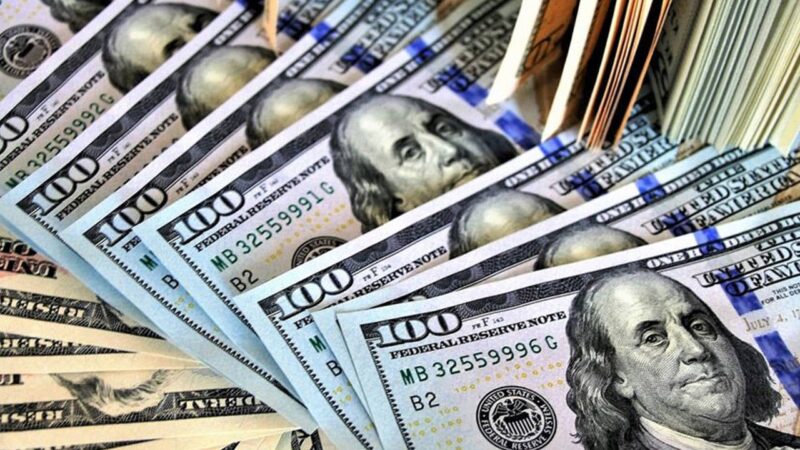 Liranın dolar ve euro karşısındaki eriyişi devam ediyor. İstanbul serbest