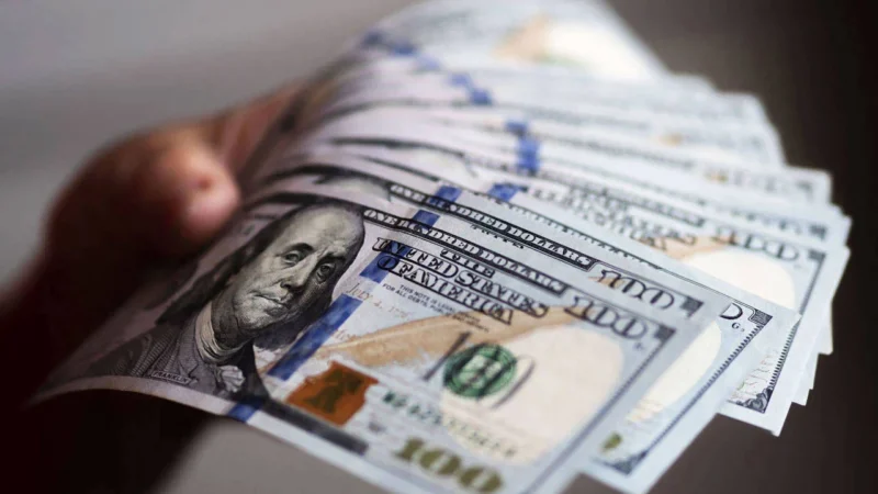 Liranın dolar ve euro karşısındaki eriyişi devam ediyor. İstanbul serbest