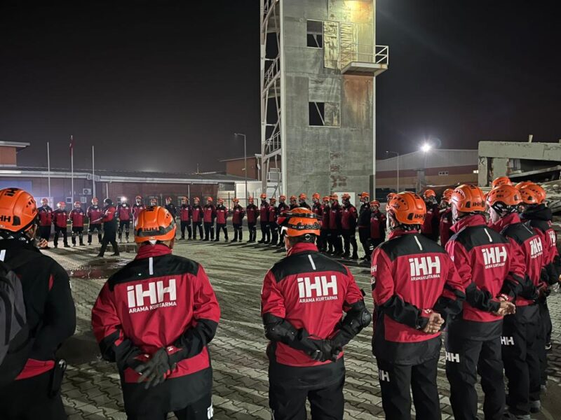 İzmir İHH Arama Kurtarma Ekibi, AFAD akreditasyon süreçlerini tamamlayarak orta