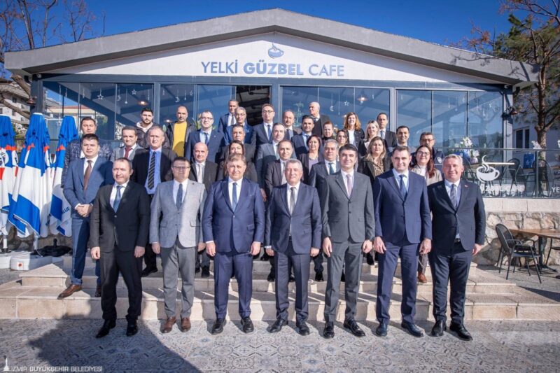 İzmir Büyükşehir Belediye Başkanı Dr. Cemil Tugay, yeni haftaya Güzelbahçe'de