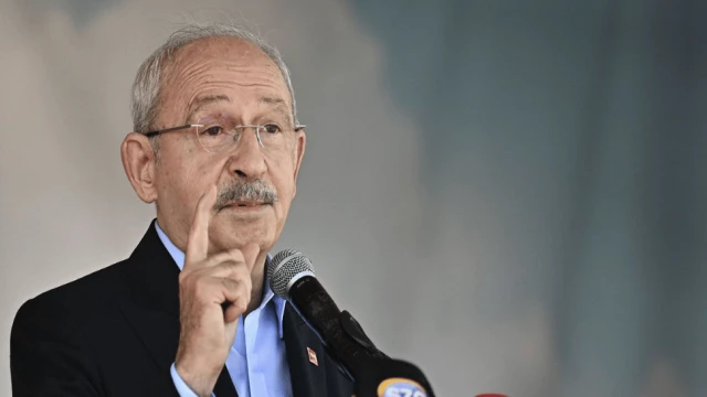 Diploma töreninden sonra kılıç çatarak "Mustafa Kemal'in Askerleriyiz" diyen teğmenlerden