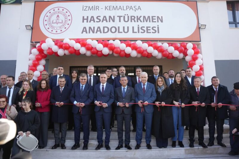 Cumhuriyet Halk Partisi Genel Başkanı Özgür Özel, İzmir Kemalpaşa’da açılış