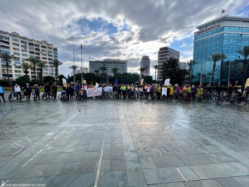 İzmir Büyükşehir Belediyesi, Beyaz Baston Görme Engelliler Haftası kapsamında, görme