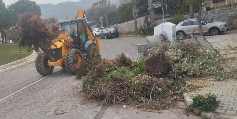 Güzelbahçe Belediyesi, ilçenin çeşitli noktalarına gelişigüzel atılan, bahçe atıkları,
kullanılmayan ev