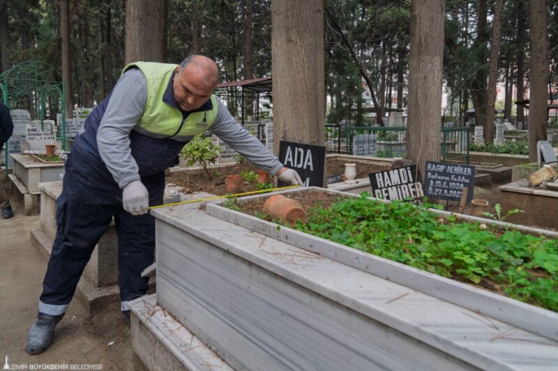 İzmir Büyükşehir Belediyesi Çiğli’deki Büyükçiğli Mezarlığı’na zarar veren kişiler hakkında