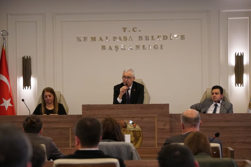 Kemalpaşa Belediyesi’nin şubat ayı olağan meclis toplantısı, Belediye Başkanı Mehmet
