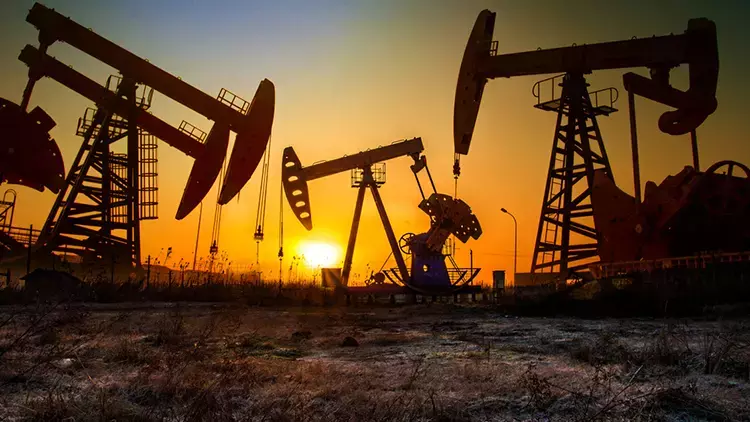 Petrol fiyatları, ABD Başkanı Donald Trump'ın politikalarının ekonomik büyümeyi engelleyeceği