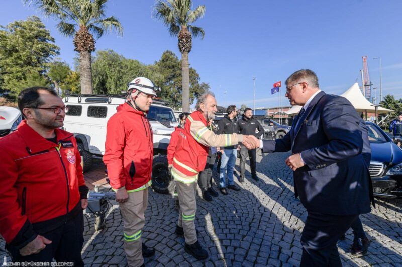 İzmir Büyükşehir Belediye Başkanı Dr. Cemil Tugay, alanında uzman isimleri