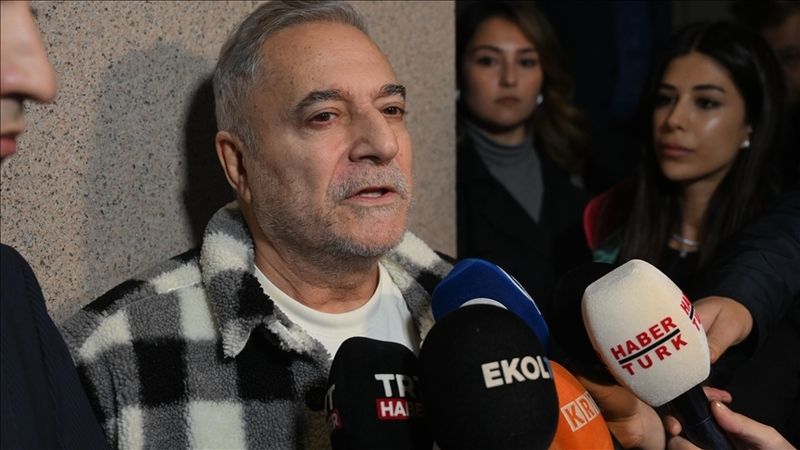 Ünlü televizyon sunucusu ve tiyatro sanatçısı Mehmet Ali Erbil, "yasa