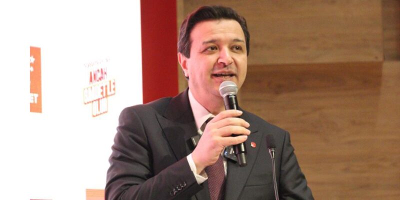 Saadet Partisi (SP) Genel Başkanı Mahmut Arıkan, partisinin 8. Olağan