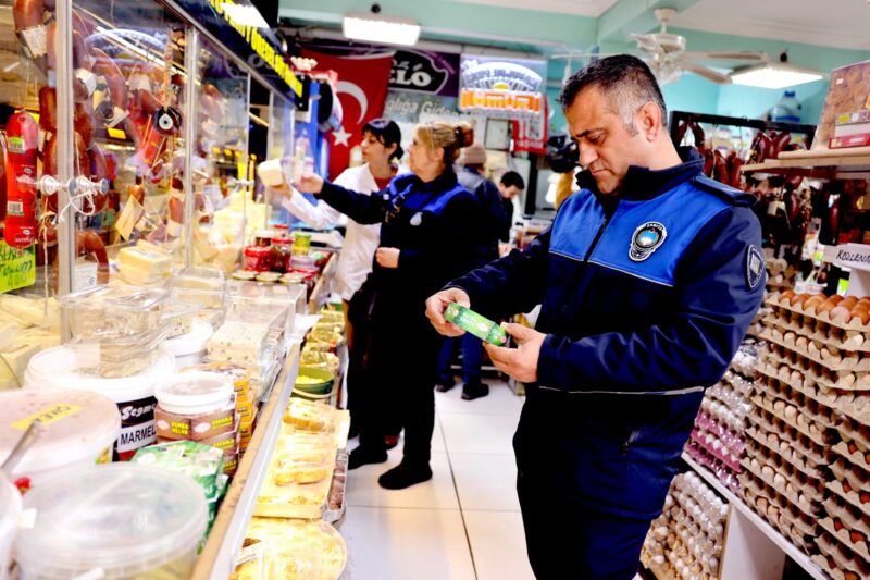 Bayraklı Belediyesi, Ramazan ayı öncesi ilçe genelindeki gıda işletmelerine yönelik