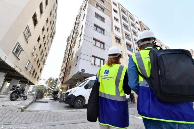 İzmir Büyükşehir Belediyesi, kenti afetlere dirençli hale getirmek için birçok