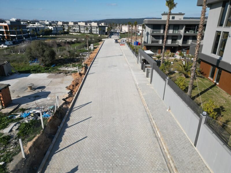 Yol yenileme, bakım ve onarım çalışmalarını aralıksız sürdüren Gaziemir Belediyesi,
