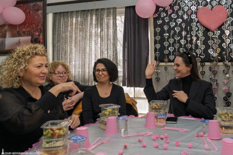 8 Mart Dünya Kadınlar Günü etkinlikleri kapsamında İzmir Sağırları Koruma