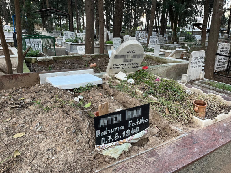 
İzmir Büyükşehir Belediyesi Büyükçiğli Mezarlığı’na zarar veren kişiler hakkında adli