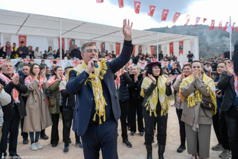 İzmir Büyükşehir Belediye Başkanı Dr. Cemil Tugay, Kınık Belediyesi tarafından