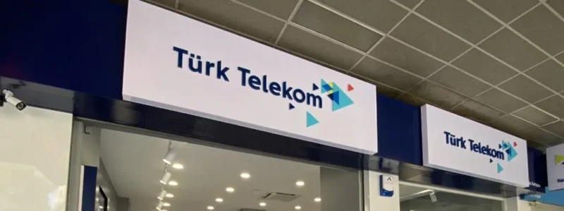 İzmir’de Türk Telekom’un kurumsal işlemlerini yapan bir bayisinde skandal olay