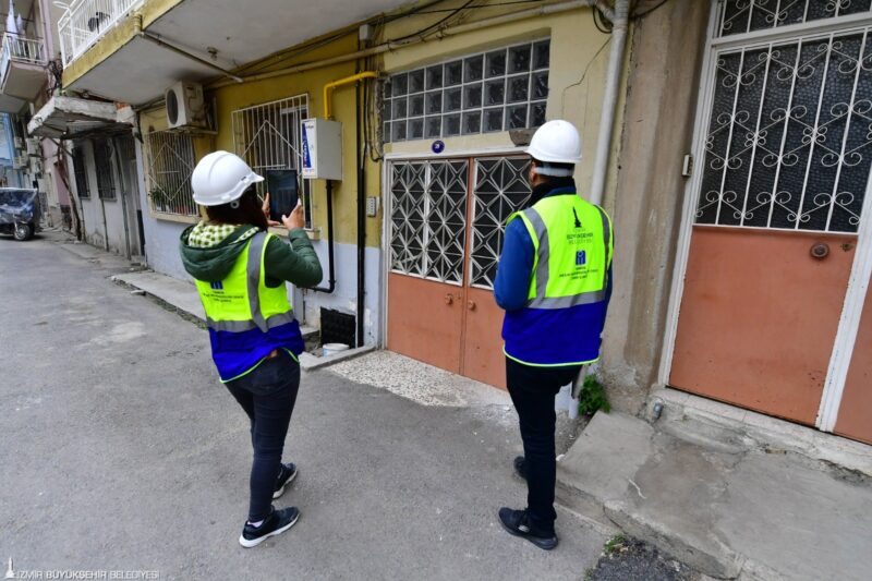 İzmir Büyükşehir Belediyesi’nin yapı envanteri çalışmaları kapsamında Bayraklı ve Bornova’daki