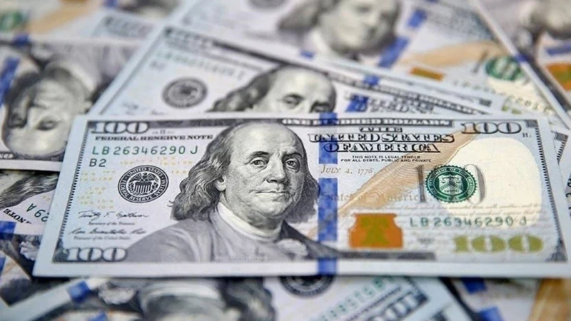 Liranın dolar ve euro karşısındaki eriyişi devam ediyor. İstanbul serbest