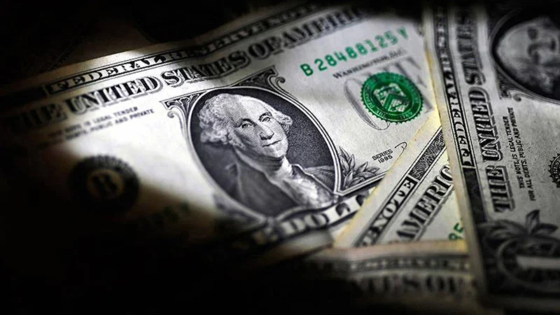 İstanbul serbest piyasada dolar 36,3020 liradan, euro 37,9560 liradan güne