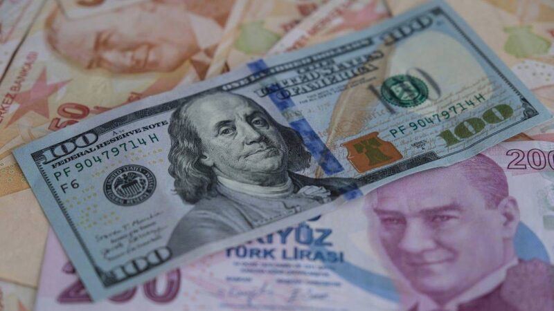İstanbul serbest piyasada dolar 36,4570 liradan, euro 38,2510 liradan güne