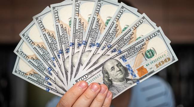Dolar/TL, dün yüzde 0,4 artışla 35,9777'den kapanırken, bugün bankalararası piyasanın