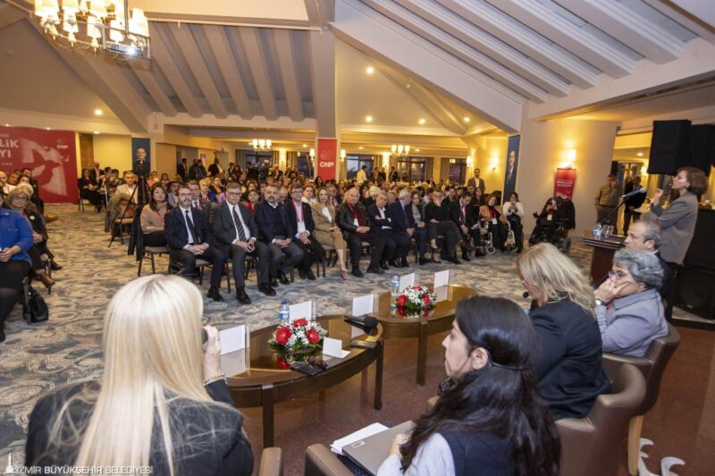 İzmir Büyükşehir Belediyesi’nin ev sahipliğinde düzenlenen üç günlük Engellilik Çalıştayı,
