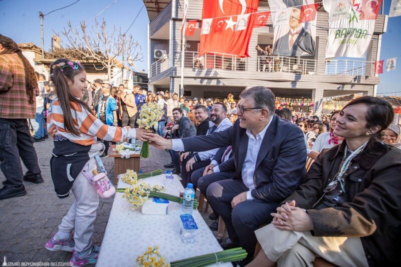 Çiçeğin başkenti Bayındır'da düzenlenen 4. Turan Nergis ve Kuru Çiçek